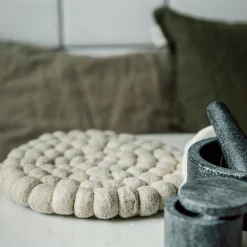 GRANIT Grytunderlägg 20cm Ull Beige- Dukning