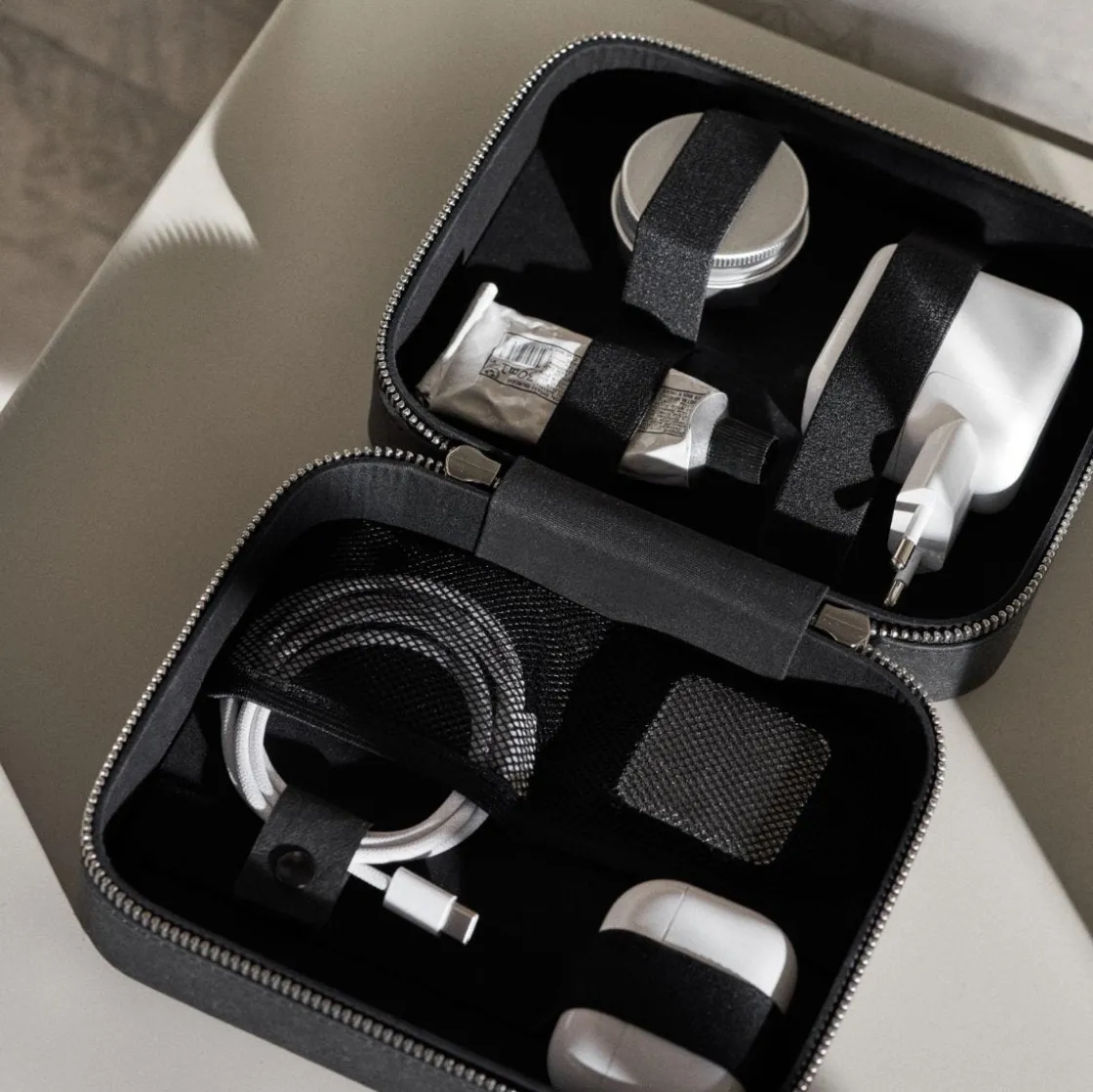 GRANIT Kabelsamlare 5-p Svart- Skrivbordstillbehör|Småförvaring