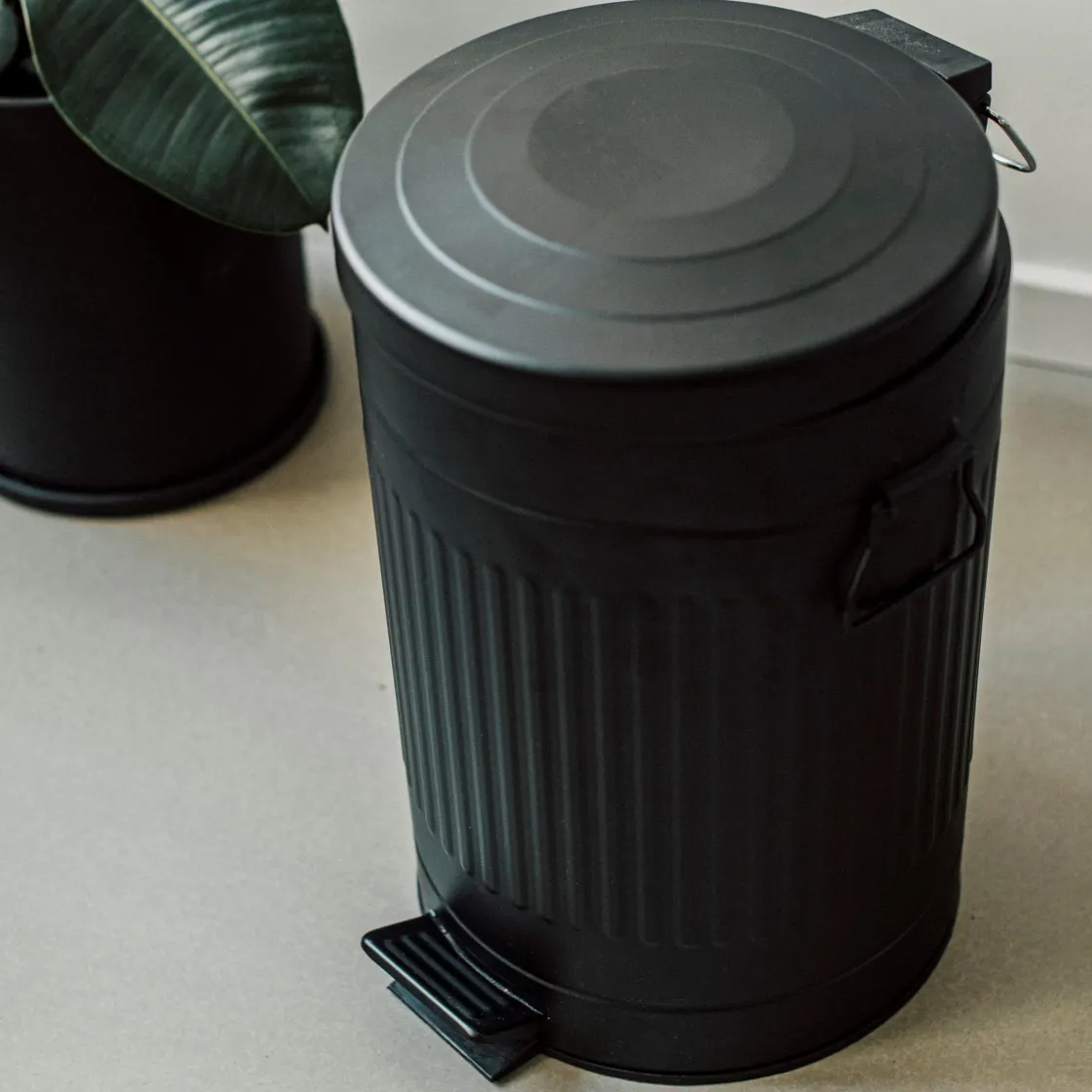 GRANIT Pedalhink Metall 12L Svart- Badrumstillbehör|Städ & Disk