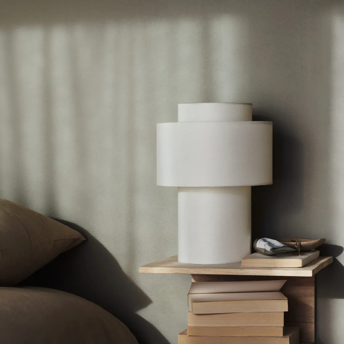 GRANIT Textillampa Ave 22x30,5cm Vit- Lampor